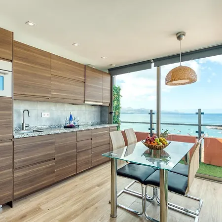 Relax Over The Sea Apartment